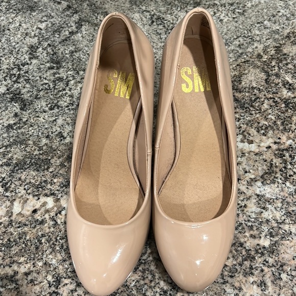 “Patent Leather” Nude Heels - Picture 4 of 4